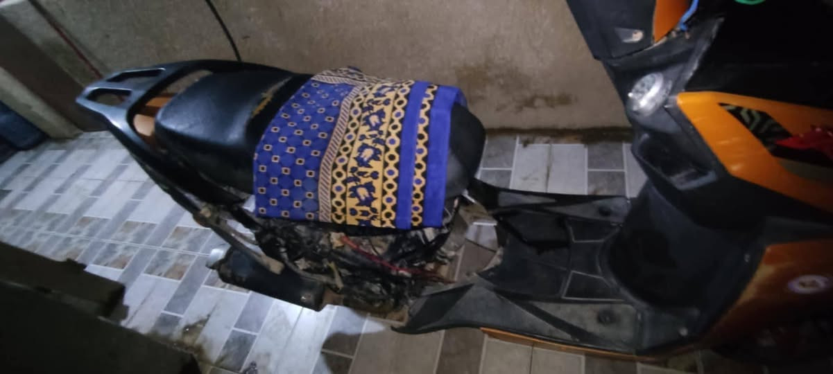 السلام عليكم دراجه للبيع صيني كوم حديد طافيه
 السعر 45 قفل  العنوان كربلاء الطاقه الرقم ***********
