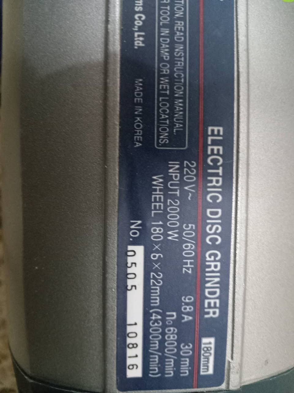 كوسره اصليه كوري الصنع ثقيل للبيع جديده بالكارتون السعر ٦٠ وبيه مجال لاستفسار الاتصال على الرقم *********** مكانه الكوت الكريميه
