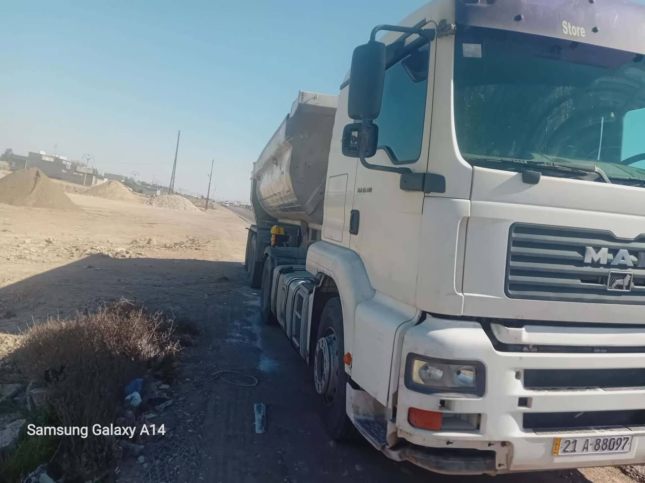 سلام وعليكم مان ٢٠٠٤ نساف مكينه ٤١٠ اوتماتيك بودي اوزمن سنويه ورقم جديد للبيع  سياره جاهزه ***********
