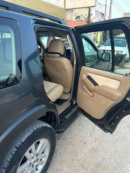 السلام عليكم فورد اكسبلور سبعه راكب شركه نيڤا للبيع فقط
موديل:  2010 تدفئه وتبريد ثلاث قطع شاشه وكامره حجم المحرك: 6 سلندر 
‏ بدون ضرر او صبغ (كلين)
كير محرك كفالة بدون اي نقص‏
سعرها 115//// بيه مجال قليل السوك كلشي بي ////  تعال شوف بعيونك اني خادم الك // مكان السياره سامراء////// ***********
