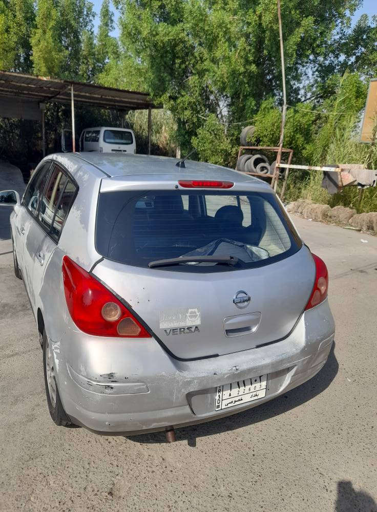 سلام عليكم نيسان فيرسا ٢٠٠٨ هاج باك   بيهة ضرر جهة سايق ٤ قطع  ومضروبة كلير وجارد  وجهة بصف السايق جاملغ الامامي بيهة طخة ومصلحة وضاربيهة كلير هم   وباقي سيارة  بدون صبغ كما موضح بصورة   سيارة حمد الله  ما بيهة اي خلل من ميكانيكيا او صدر كلة تمام
 السعر  65 ورقة  للبيع او مراوس  بسيارة احدث حسب القناعه
***********  
مكاني بغداد  ومتواجد صبح بحي الحسين
