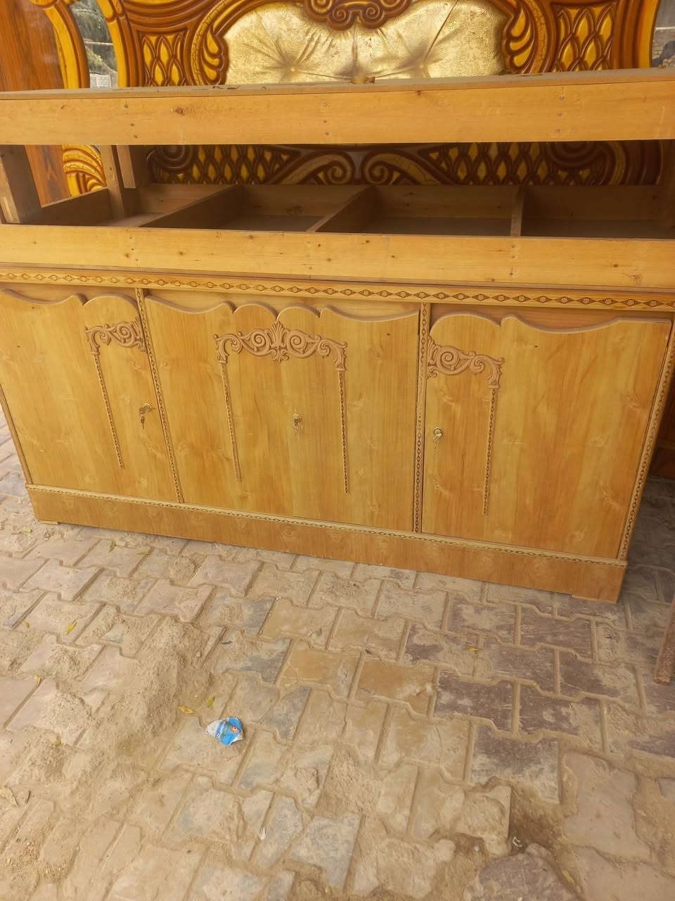 يتوفر كناتير وبوفيات باحجام وموديلات مختلفه وباسعار مناسبه العنوان كوت حي الجهاد قرب مركز الشباب للإستفسار مراسله الصفحه او الاتصال متوفر واتساب ***********
