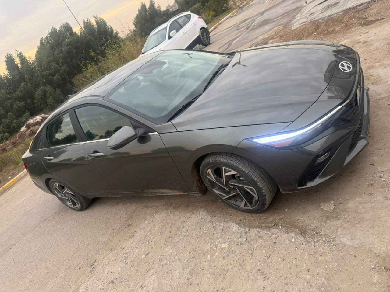 ⁨ النترا هايبرد 2024 دخول جديد 🔥 
ضرر الباب خلف السائق وجاملغ خلفي ( الباب مبدل نفس اللون وصبغ نص الجاملغ الخلفي فقط بدون دواخل نهائياً )
بدون اي ايرباك نهائياً جميع الايرباكات سليمة 
رقم بغداد الجديد اليوم رقمتها بسمي تحويل مباشر 
فتحه سقف بنوراما + كشنات جلد اسود 
ماشيه 29الف كيلو 
محرك تيربو 
ردارات 360 درجه + شحن لاسلكي
فتح عند الاقتراب ومن تبتعد تقفل 
نظام تحديد مسار مع تنبيه مغادرة المسار
قيادة شبه ذاتيه 
نظام النقطة العمياء في المري الجانبية
رادار امامي 
نظام بريك طوارئ تلقائي 
نظام اوتو ستوب 
شاشة عدادات ديجتال 
شاشة وسطية تدعم ابل كاربلاي وايرلس + اندرويد اوتو 
ثلاث انظمة قيادة ( sport / normal/ smart ) 
ليد امامي + سكن نهاري ليد 
كاميرا خلفية ونظام التوقف الذاتي عند وجود اي جسم اثناء الرجوع 
للاستفسار ***********
مكان السياره : بغداد الرصافة بغداد, العراق
