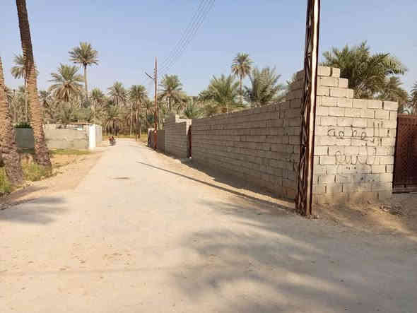 قطعه ارض ركن للبيع مساحه 220م الوجه11م النزال 20م طابو زراعي سند 25 ماء وكهرباء  وتبليط واناره سياج ابلوك و مجهزه لإنشاء مزرعه بهرز فرع مسجد عائشه قرب نقطة الشرطة السعر 42مليون وبيه مجال للشراي للاستفسار خاص او ***********
