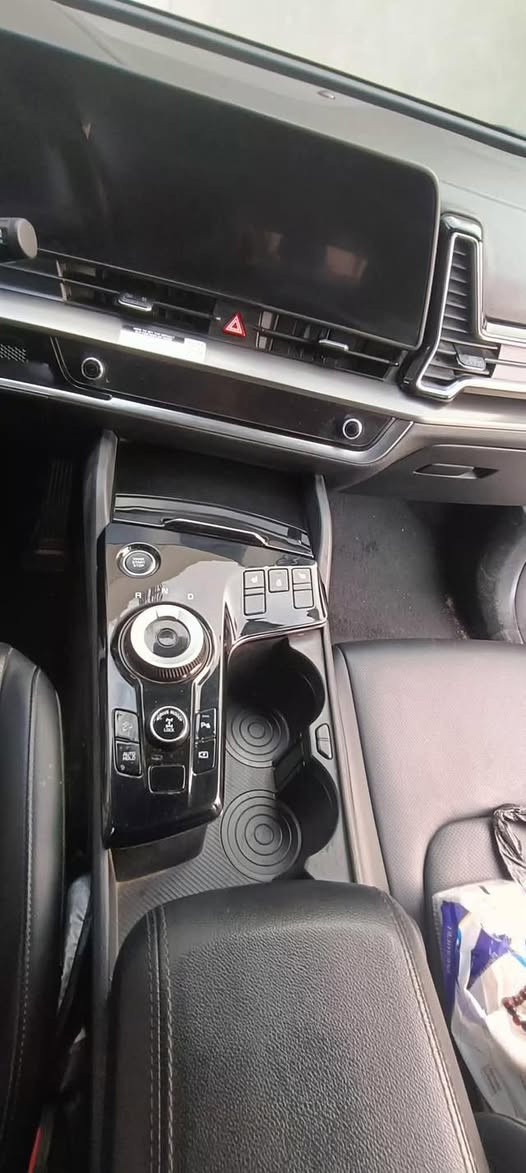 #سبورتج  هايبرد|KIA Sportage
- موديل 2023  
مرقم بغداد شبه مميز 57155
  مواصفات 
فور ويل  4x4
 محرك 1.6 لتر توربو هايبرد بقوه240 حصان (اقوى من جميع اصدارات سبورج واكثرهن اقتصاديه وعمليه)
 ‏تمشي بتفويله وحده 950km
 ‏#العداد 45 الف mi 
 ‏#حادث_السيارة بنيد وجاملغ
صبغ بنيد بدون اي تبديل 
ليبل واحد
 ‏#اللوحات بغداد شبه مميزة
 ‏#اللون ابيض
كير ماوس اوتيماتك 8 سرعات
تشغيل ذكي ( بصمة ) ,تشغيل عن بعد
شاشة Apple CarPlay, android auto 
تحكم ستيرين كامل مع تدفئه 
هاند بريك كهرباء
 شاشة كبيرة ( GPS )
 رادارات 360 
حساس خلفي
 
شاحن وايرليس
كرسي كهرباء 
تدفئة المقاعد الامامية
تدفئه مقود 
صندوق كهرباء
 هاند بريك كهرباء 
 مانع انزلاق 
 اوتو هولد ( AUTO HOLD )
 مساعد نزول المنحدرات 
 سستم صوت مميز
 ‏انظمه قيادة متعدده
 ‏نظام قيادة ذاتي
 ‏كشنات جلد فاخر طبيعي
 ‏منافذ USB +أواكس
للستفسار ***********
