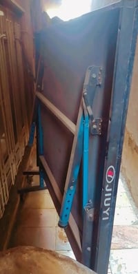 عندي ميز منضده لبييع  العنوان بغداد  راسل واتساب وتدلل   07863112146