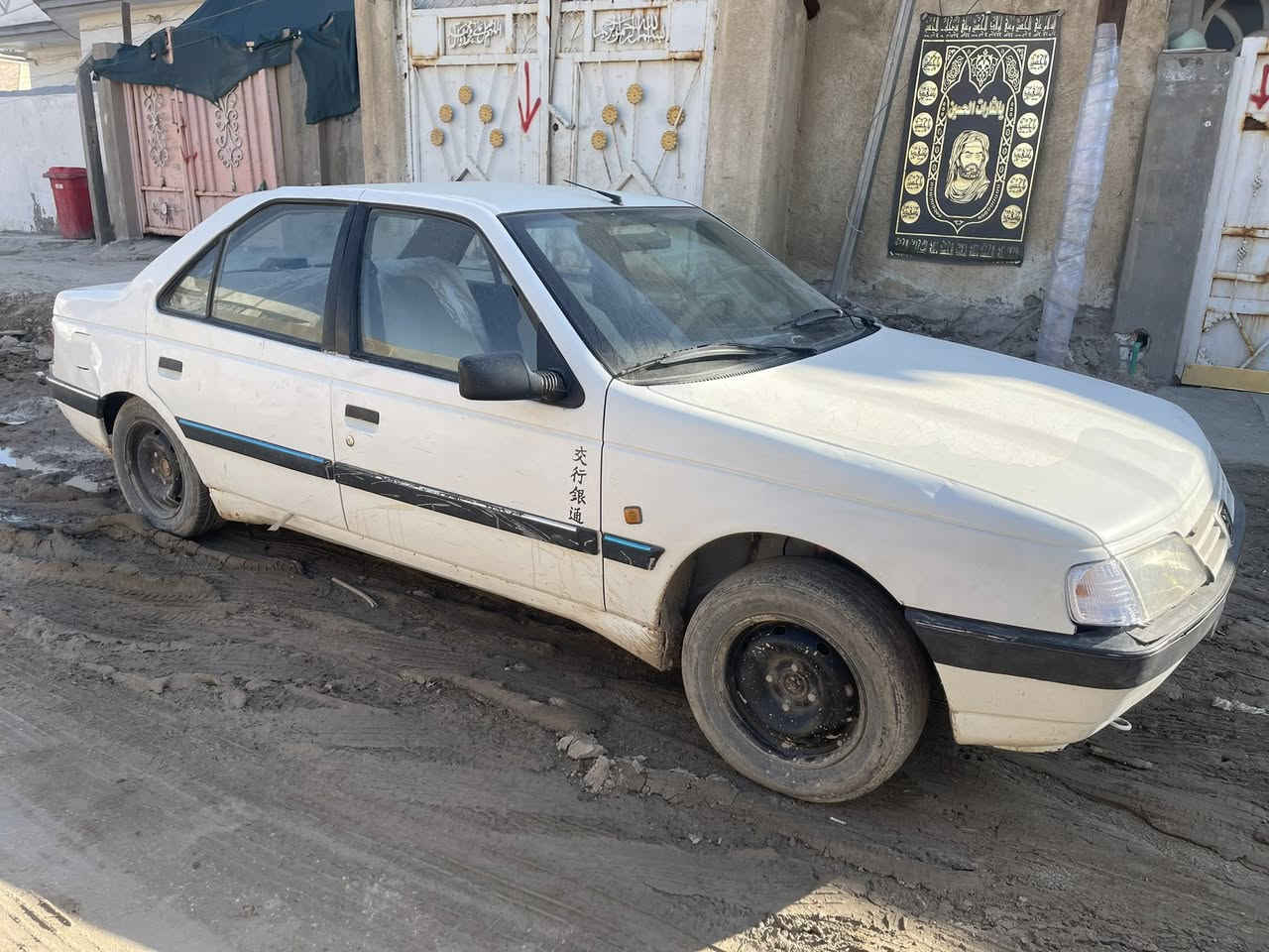 السلامً عليكم بيجو 405 موديل 2012 خصوصي مكينه وكير خير من الله تبريد شغال كهربائيات كلها شغاله  بيها نواقص بسيطه بيها ضربه قويه بالصفحه وماساحبيها عدل ابيع الموجود سياره رقم دولي باسمي بغداد مكاني الحله  للتواصل *********** السعر 24 وبيها مجال بسيط
