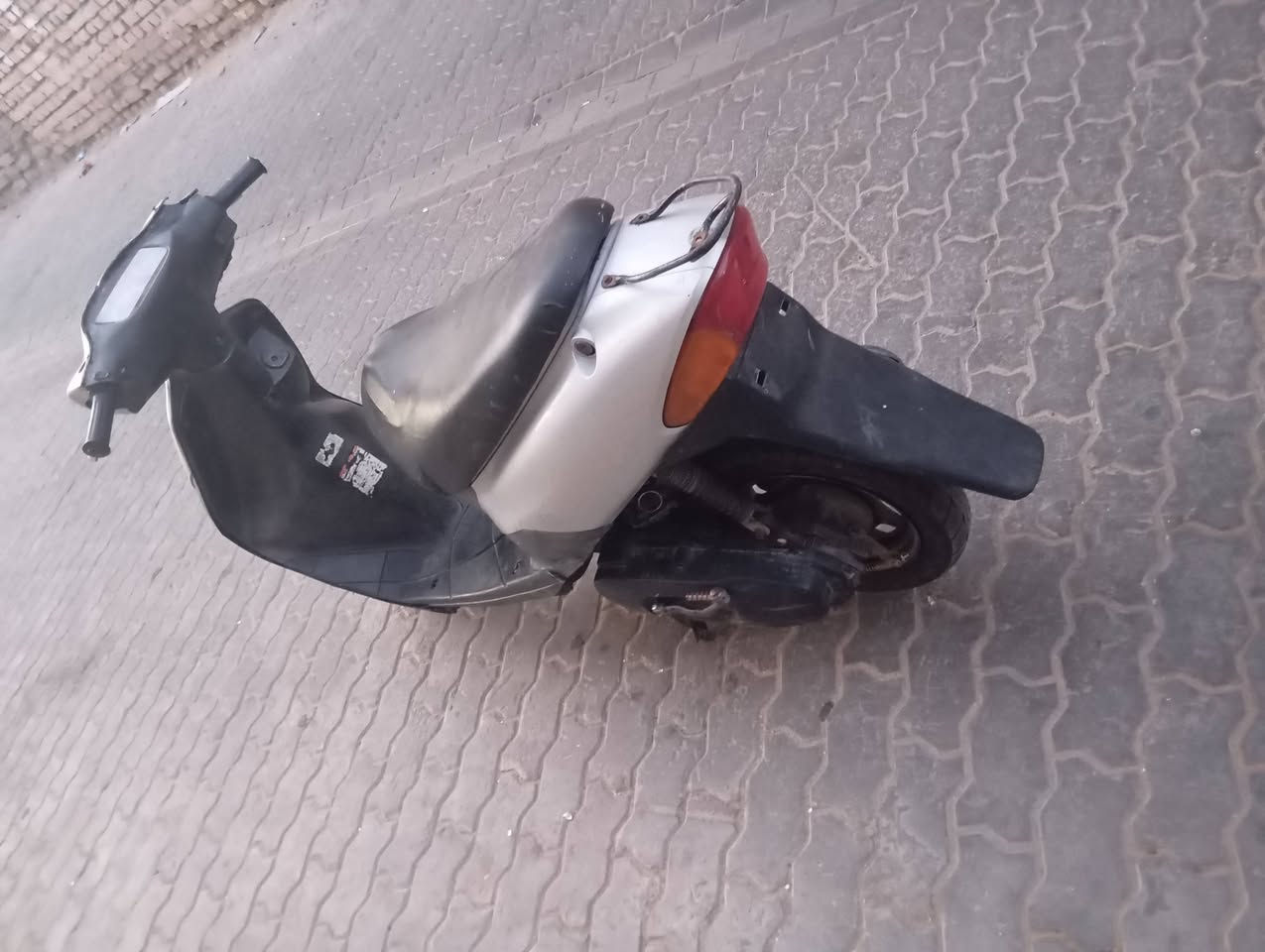 سلام عليكم دراجه زازوكي للبيع طافيه ابيع كوم حديد ما اعرف شني بيها مكان قبله حي الجامعه سعر 100وبيها مجال للشراي رقم الهاتف***********
