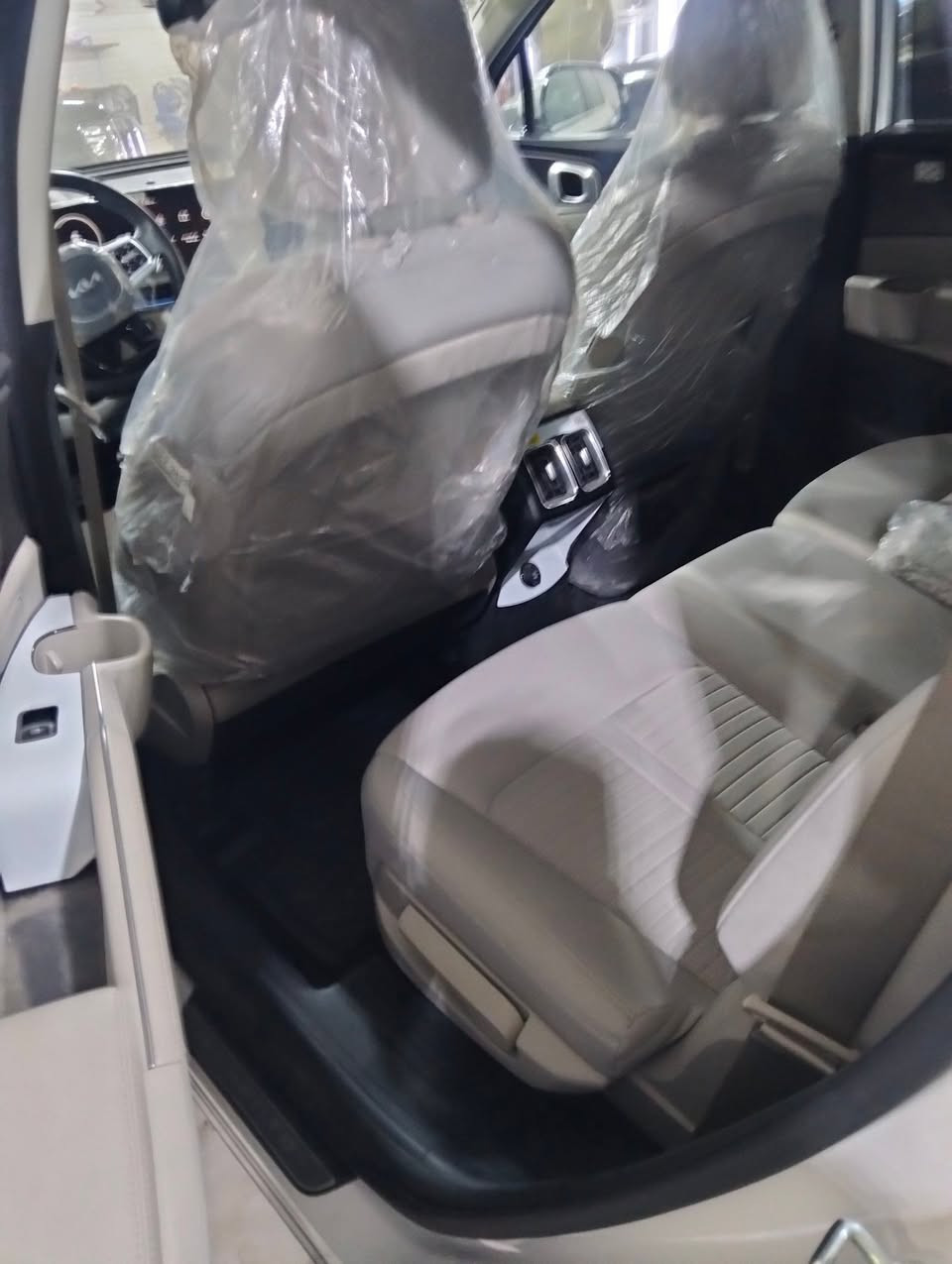 كيا سورنتو 2025 رقم بصره 
موصفات 
 داتاشو كامرأتين 6 سلندر ويل 20
 كير ماوس
تشغيل عن بعد
باب كهربائي 
ماشيه 20 كلها بالزكات شركة مكفوله من زلغ 
مكان السياره بصره 
رقم الهاتف 
***********
