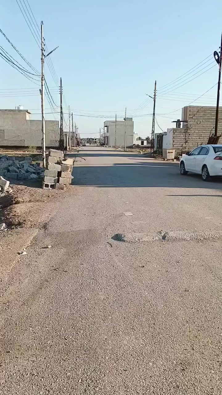 للبيع قطعة ارض مناسبة  
مساحة 160 متر وجه 8 ونزال 20 زراعي قرار 25 خدمات كاملة تبليط مجاري كهرباء وماء موقع بعقوبة حولي ام العظام منطقة النور شارع المضيف استفسار ***********
