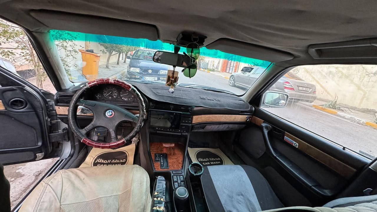 وارد ياباني
BMW 735 🚗 موديل 1988 📅
سنويه باسمي سقطت بشهر ال 11 2025 ✅
رقم انبار الجديد الدولي السياره ضربتها الجاملغ الخلفي عكس السايق 
السياره بيها جراد لكن مابيها خويس 
غرفتها نضيفه كير ومكينه ع الفحص 
حماوتها صيف شته نص ثابته ❄️🔥

نقوصاتها :-
البنكه مال تبريد واكفه واشتريتلها بنكه بس ما شديتها 🔧
وتبريدها بالصيف ثلج يعني الكمبريسر سليم وكلشي مابي ولا يفصل ولا يبوخ 
الفلنجات الاماميه ينرادلها تصفير
صدرها الامامي نص عمر 
تايرات الاماميه زوج جديده 
الكهربائيات مالتها شغاله 
رايدها بـ 33 وبيها مجال بسيط 
مكاني انبار الفلوجه 📍📱
للاستفسار ***********📞

