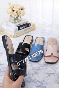 شحاطه نسائي قياسات 37/41 التعبئة 24 زوج الكارتون 3 ألوان  سعر الكارتون...