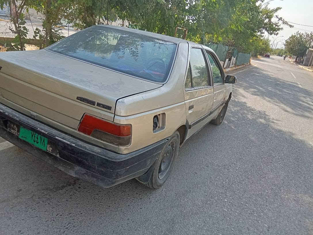 بەناوی خوایگەورە 
بیجۆ 405 گێڕو مەکینەبیلاد بەخ ئاڕمی پلاستیک سلێمانی تایەی پێشەوە تازەیە پاتری تازەیە 15 ڕۆژە کلاجوعەینەوبۆلبرینم بۆگۆڕیوە زۆر مەزبوتە نرخی 14 گەڵا گۆڕینەوەیش ئەکەم *********** هەڵەبجەی شهید حلبجة, السليمانية
