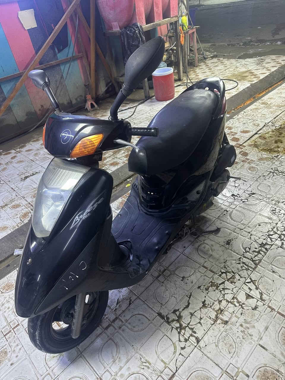 السلام عليكم دراجه بريز دراجه جديده مكينه لوك مامفترح بيه برغي شلعه معدل كلش حلوه السعر 600 وبيه مجال مكان بغداد الشعب ***********
