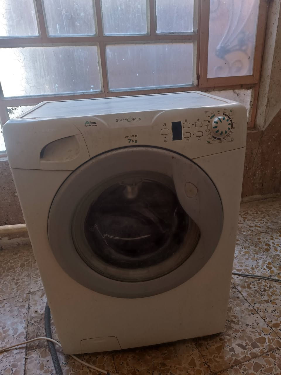 سلام عليكم  غساله كراند بلاس جديده اشتريناها قبل مده ومانعرف نشغلها للبيع مكان مشخاب ***********  اذا تعرفلها تجي تشغلها وتاخذه
