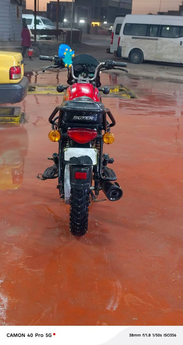 السلام عليكم دراجا بوكسر موديل 22اوراق اصوليه الدراجه ممشتغره دلفري بدلتلها بستم جديد الشاصي زلغ ما بي الدراجه جاهزه علا الاخير كهربائيات كامله تايرات امامي خلفي جبليات جدد شادهن بوجهك للشارع الدراجه السعر 1200الرقم 
***********
