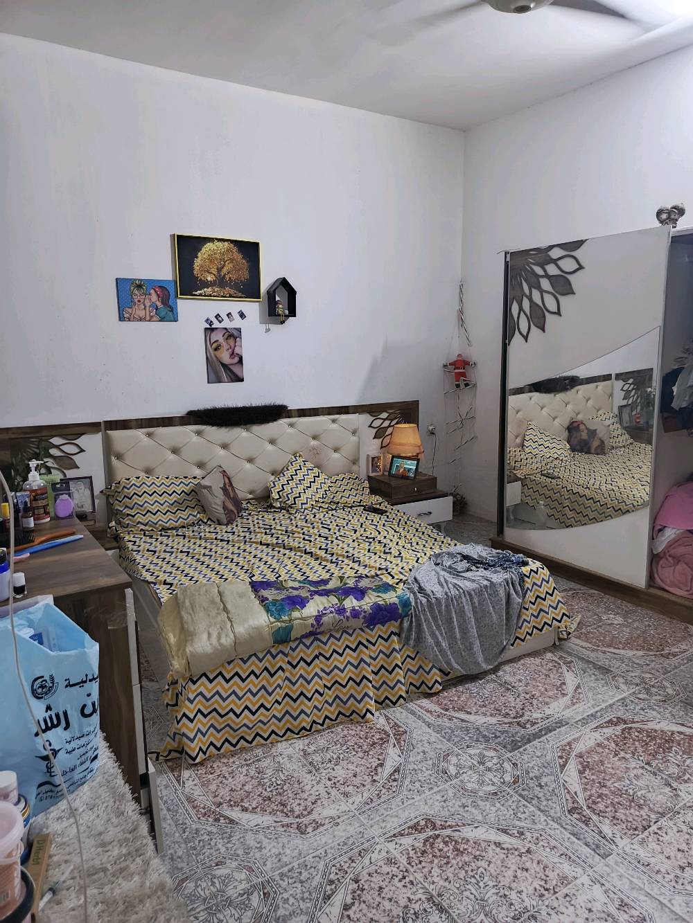 دار للبيع الانبار رمادي حي التأميم..
مساحه 200 طابقين يحتوي ع 5 غرف نوم صاله واستقبال و3 حمامات مطبخ