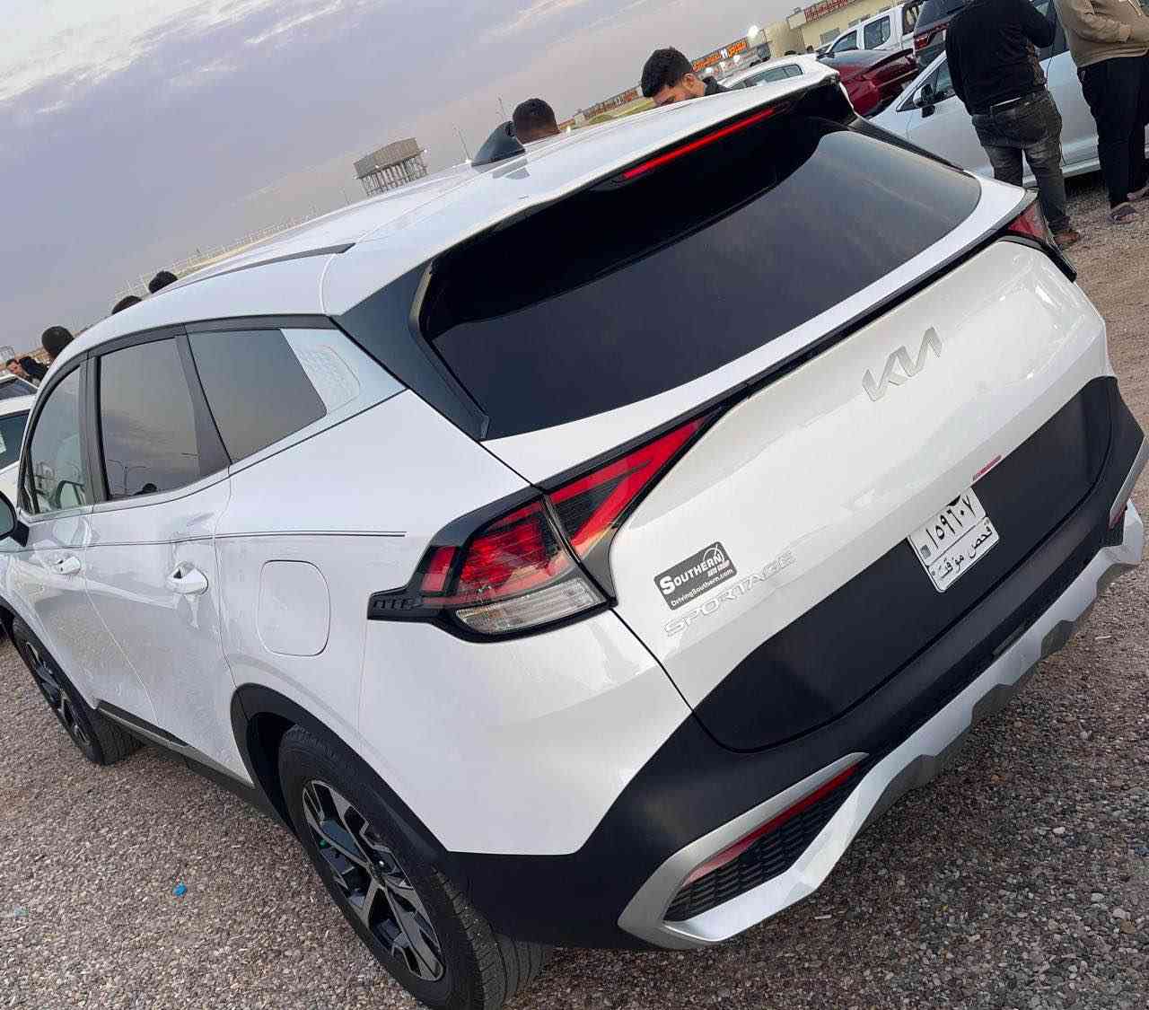 سلام عليكم
سبورتج موديل 2024 حره بدون رقم بسمي
اللون ابيض 
وارد امريكي حادث خفيف بنيد وجاملغ بدون دواخل 
مواصفاتها :-
السيارة ماشية 20 ميل جاية من امريكا ماشية يعني 
1. محرك 2500 
2. كير 8 نمر 
7. شاشة كبيرة على طول  الدشبول تدعم  ابل كاربلاي واندرويد اوتو وفول تحكمات
8. كيجات الكترونية متغيرة حسب الوضعيات
9. انظمة القيادة : سبورت - سمارت - نورمال
12. اضواء ترحيب عند الاقتراب مع ترحيب داخلي عند الصعود او المغادرة
13. شحن وايرليس
14. منافذ تايب سي عدد 3 مع 2 في الكشنات ومنفذ يو اس بي ومنفذ جداحة
15. هاند بريك بصمة
18. فول رادارات امامية وخلفية وجانبية . نقطة عمياء وحساسات امامية خلفية 
19. تحديد مسار ذكي
22. كروز سرعة
23. تدفئة كشنات 
24. سستم صوت هارمن 
27. ويل كب حجم 19 وحساس اطار ،        
28. اشاير بالمري
29. تشغيل عن بعد
30. شاشة لمس متغيرة لتحكم الميديا او لتبريد
31. ستيرن فول تحكمات
32. السيارة 2 ويل يعني المرغوب بل سوك 
المكان البصرة 
الهاتف *********** البصرة, العراق
