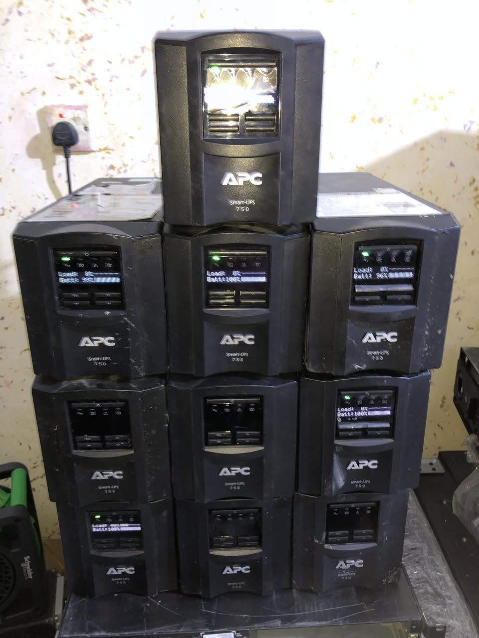 اجهزة اصليه كامل بطاريات اصليه حجم جهاز 750 بحدود 4امبير  سعر القطعة ٦٠ الف كامل بطاريات اصليه يوجد تواصل ***********
