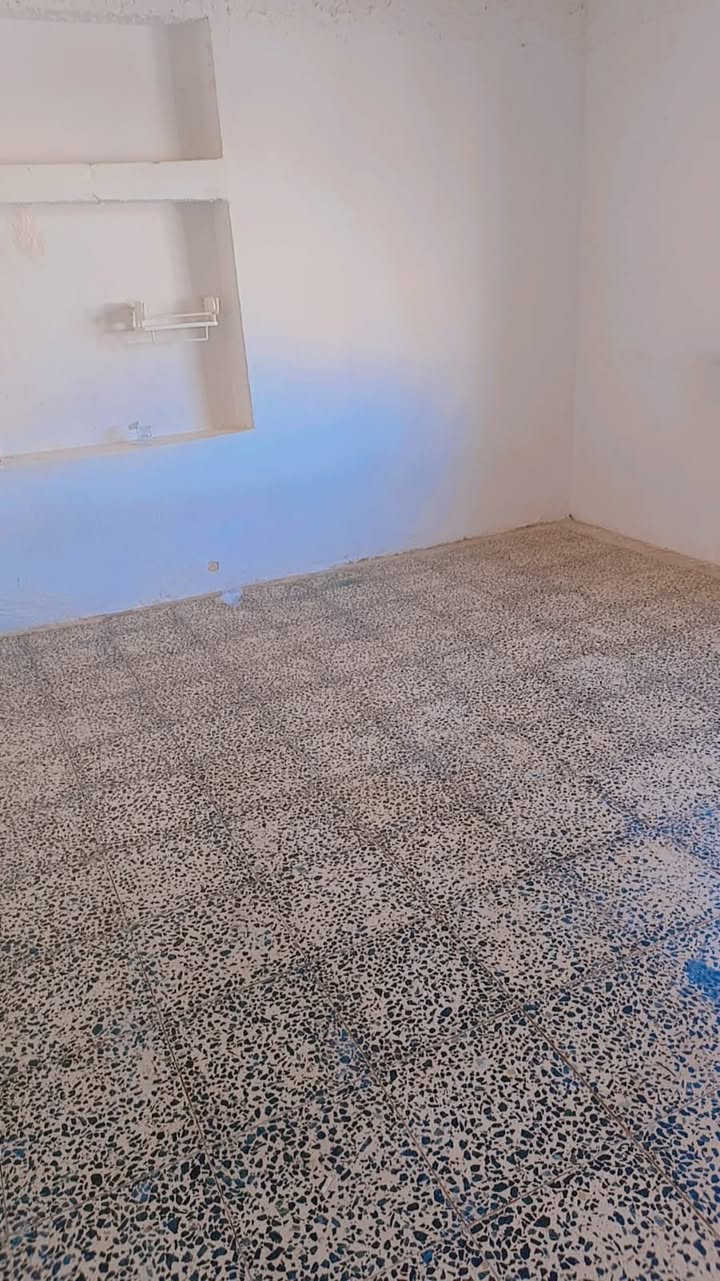 مشتمل للايجار شارع ٨٠ قرب القريه مول شارع مدرسة الاضواء طابق ثاني ٢٥٠ ايجاره
*********** للاستفسار
