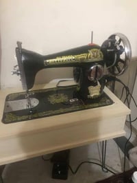 مكينة خياطة • للبيع • بيها مجال
