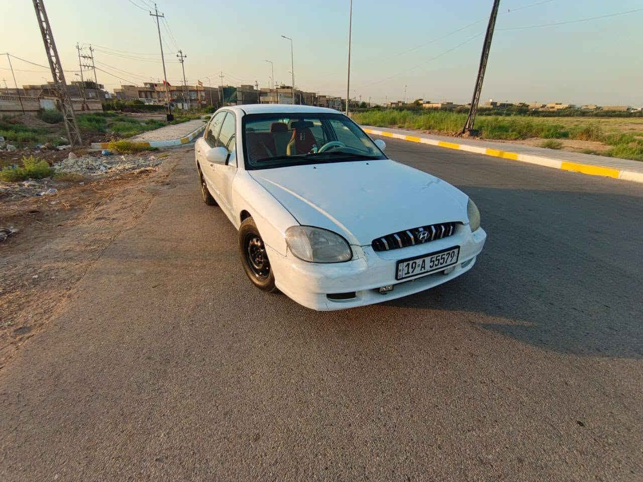 السلام عليكم البيع سوناتا 2001 كير اوتوماتيك جديد مكينه 2000 حاويه ماء أخضر جديده حداديه 100% تايرات جدد أمامي داخل مدوشمه جديده رقم انكليزي تحويل مباشر كلشي شغال بيها بس تبريد نقص وارد أمريكي بلاد بنزين 
بيها ضربه جهة يمين السايق جاملغ ومبدل فقط باقي الكشر بلاد سنتر لوك شغال اربع جام شغال ترايك وين ميعجبك 
مكاني واسط السعر 45 عليها غرامه 5اوراق ينزلن من سعر 40 قفل ***********
