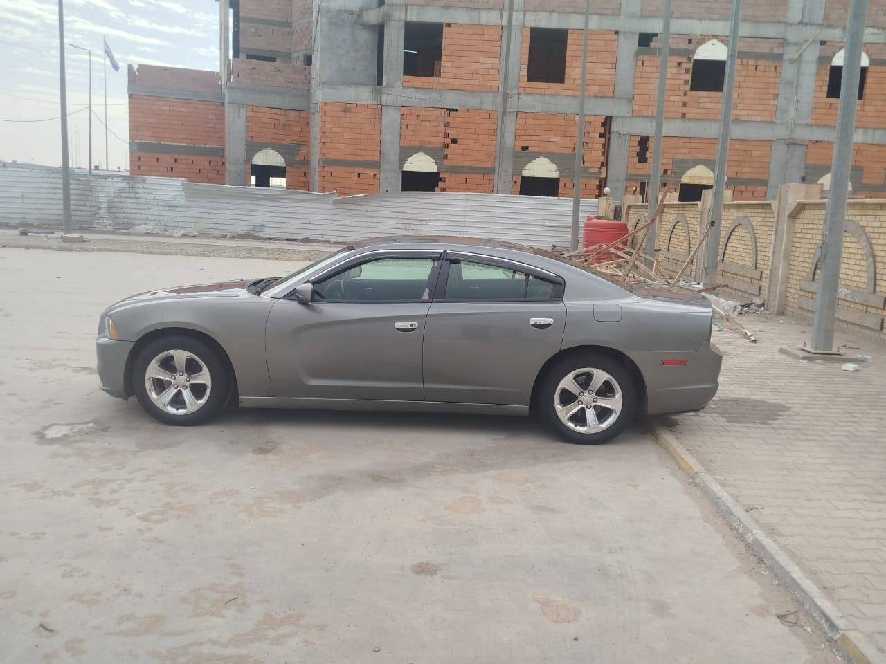 جارجر اصل ٢٠١١ تبديل جاملغ جهه اليمين بدون دواخل و صبغ الجامبغ الخلفي مع الباب أثر جراد بدون ضربه سياره جاهزه من حداديه طخم تاير جديد مكينه مبدله جديده ضفيره رقم بغداد مداوم كبل باسم المشتري رايدها ١٤٠ وبيها مجال مايرد على الخاص اتصل ***********
