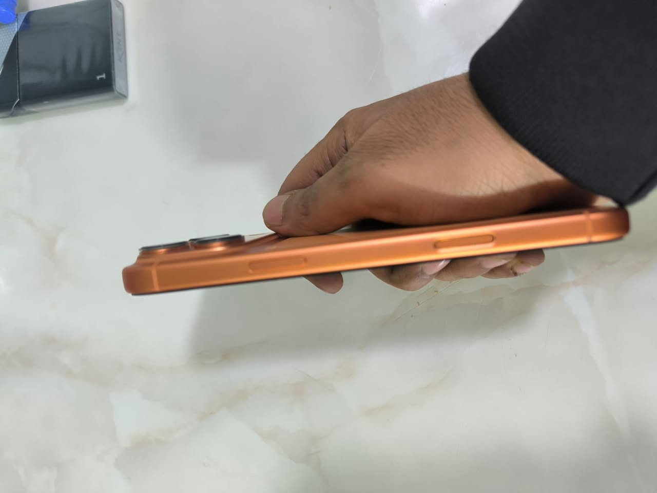 17 ابرو ماكس ابو الشريحه المرغوب شرق اوسط الجهاز تحت الضمان صار 10 تيام من اخذتهة بعده جديد الجهاز بطاريه 100 حمايه للضهر عدسات لل كامرا كلهة اصليهة الغراض الي عليهة السعر 2150 او بي مجال بسيط الي مو شراي ليتعبني ***********
