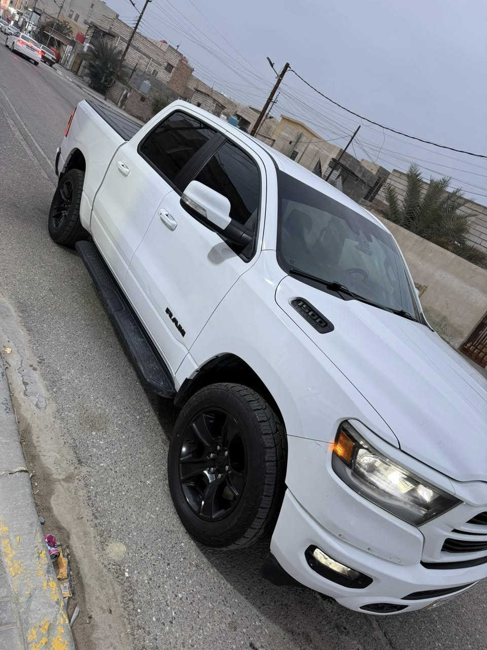 السلام عليكم 
للبيع دوج رام مديل 2022 
سبورت فول مواصفات عدا بنوراما 
مواصفات السبورت معروفه 
السيارة بيها سنوية تضليل 80‎%‎ 
رقم سليمانية سنوية ل2028 
سيارة وارد امريكي حادثه مدكر خلفي  وباب بدي مبدل بلادي بدون ايرباك بجم كبس 
السيارة ماشية 57 الف كيلو
السعر 385 يعني 3 دفاتر و 85 ورقة

للأستفسار ***********
مكان السيارة البصرة
