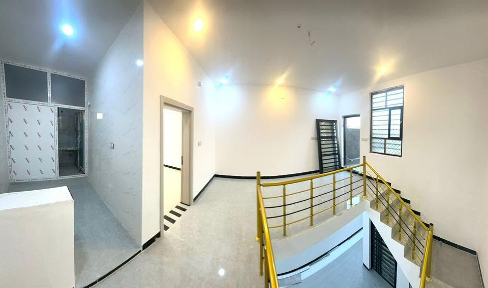 🏠بيت للبيع طابقين 
🏚️ديوانية / حي الامين مدخل (شارع التنانير)🏠
مجاور  مدرسة الصادق الامين 
✅كونكريت مسلح 
 
❇️زراعي سند ٢٥ [مرقم جاهز للتطويب]

✅المساحة : 100متر 
❇️الواجهة ٦.٥ متر
❇️النزال : ١٥.٥٠ متر 

♻️محتويات الدار 

🏚️الطابق الاول 

 🔆 غرفة نوم
🔅استقبال 
🔅صالة 
🔅مطبخ 
🔅حمام
🔅صحيات داخلية وخارجية 

🏚️الطابق الثاني 
 

🔆 غرفة نوم
🔅صالة 
🔅مطبخ 
🔅حمام
🔅صحيات داخلية غربية

ملاحضات ع البيت 

✅كونكريت مسلح و صب مركزي c 350 
✅ كهرباء بوري البيت بالكامل/ وايرات الفنار السعودي 
✅تأسيس ماء وكهرباء انابيب سمارت المصري الاصلي
✅شبكة تقطير سبالت للبيت بالكامل 
✅شبكة كاميرات للبيت بالكامل اربع جهات 

✅خدمات كاملة ( تبليط ، مجاري ، ماء ، كهرباء ، ارصفة مقرنصة بالباب +مدارس) كما موضح بالصور 

⚜️ للاستفسار مراجعة
   
—————————————-
☎️ /***********
