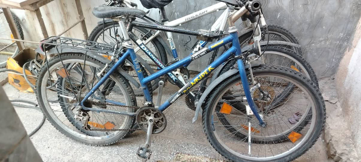 تفاصيل *********** 
عرض خاص سعر القطعه ب90 ماركات عالمية عنوان النجف الاشرف الاحجام من24 لل28
