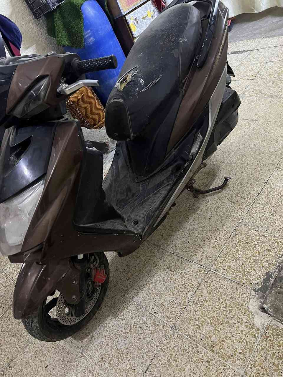 يالله ادراجه شمعه ياباني طافيه أبيع كوم حديد مااعراف شبيهه هذا الموجود أبيع *********** المكان بغداد
