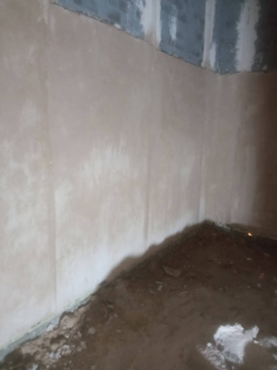 السـلام عليـكم
👷 لباخ متـفـرغ

⚒️ نعمـل بـ'المتر والمقطوعه واليوميه 

📐 نعمل بأحدث الطرق المتميزه

📏 سمـنت + جراره + سقل + مساطر تصفير جدران

🌓 جـص 

🛠️ تقشيـر جدران وإعادة ترميمه

⚪ نثـر واجهات وأسيجه

🔨 دقـه . التزام . تنفيـذ

📞 للتواصل ***********
