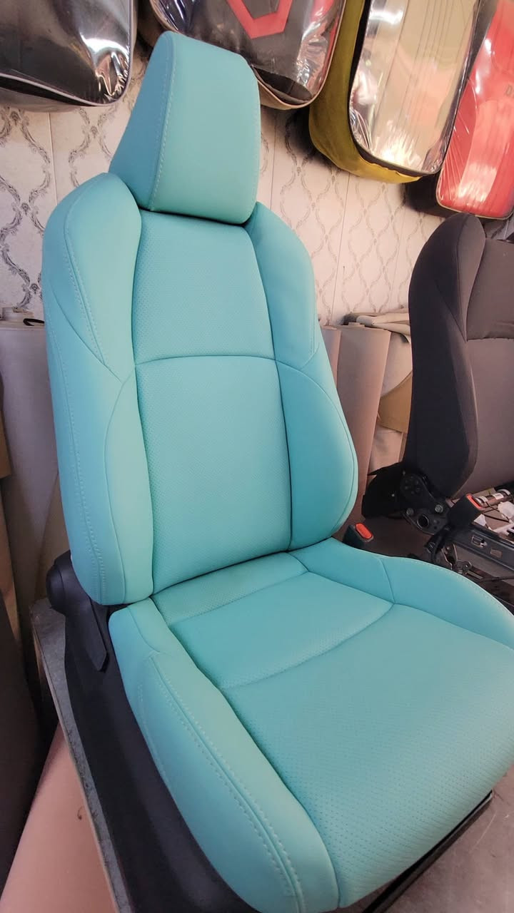 سلام عليكم 
تغليف كشنات سياره كورلا اكروز علبلاد بأجود انواع الجلود🇯🇵 🪡
العنوان: كراده شارع الاورزدي 
☎️*********** -/-***********
