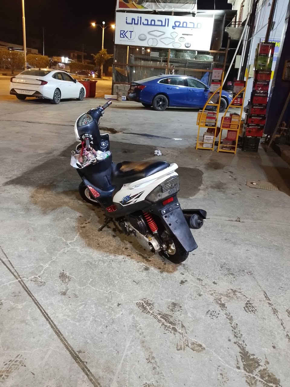 السلام عليكم
دراجه ماكس عدله مكينه 49 
مبدل بيها بوشه 
دراجه شلع معدل 

بيه شغلتين نقص 
شغالة من بجم لبجم 
سعر 550بيه مجال الطيبين 
رقمي ***********
مكان فلوجه حي شهداء
