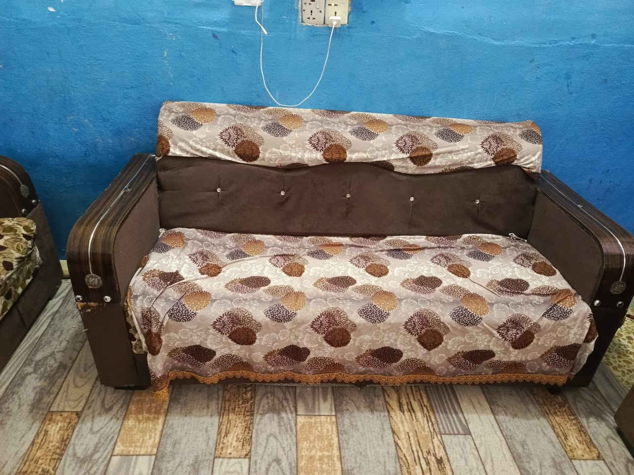 تخم مستعمل لبيع 10نفرات شراي يتصل سعره 130وبي مجال حك الجيه
***********
