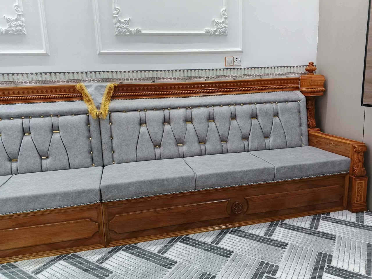 معمل ومعرض النور احمد عبد الكاظم السلطاني للأثاث المنزلي العنوان بابل الحمزة مجاور مكينة الثلج القديمة على الشارع العام رقم الهاتف ***********
