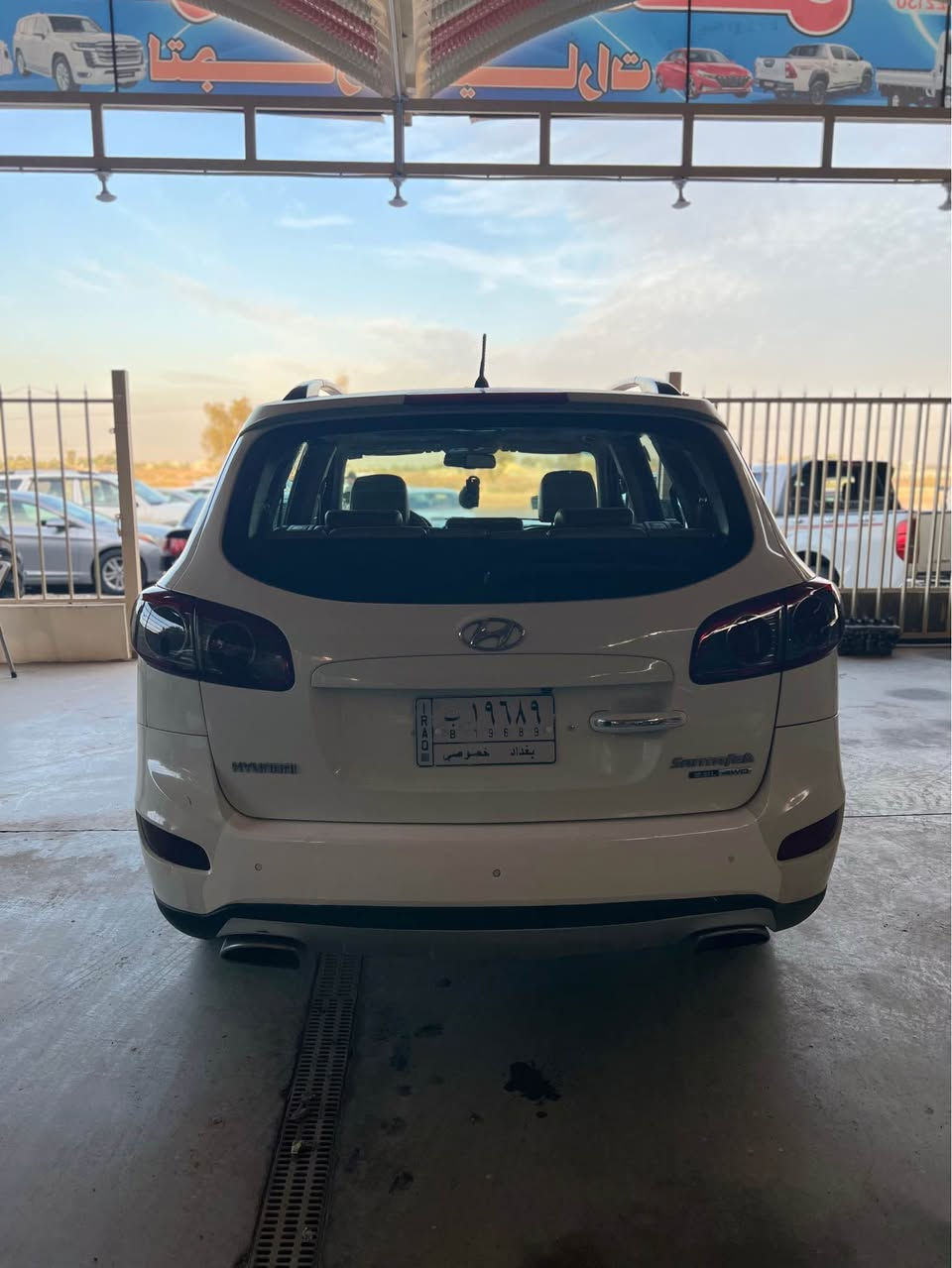 السلام عليكم 
هونداي سنتافي 2012 خليجي 
فول مواصفات 1/1 
مكينة 3500 
ماشية 147 الف كم 
سيارة جاهزه وجديدة
رقم بغداد 
مكفولة من الصبغ 
بيها بارد فقط شبر تقريبا 
مواصفاتً فول 
فتحة مري شفط اشاير بالمري كشنات كهرباء هيتر حساسات كامرة تحكمات ستيرن 7 راكب  
بيها سستم نيكل كصه ومطريات  
السعر 164 وبيها مجال 
العنوان بعقوبة
للاستفسار  *********** بعقوبة, ديالى
