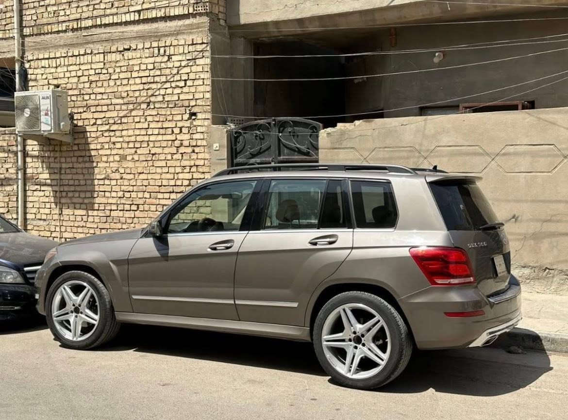 للبيع او المراوس Glk350 2014
رقم بغداد باسمي مستوردها من سنتها 
حادث نص چاملع وربع دعامية مصلحات نفسهن بدون ايرباك 
ماشيه ٧٥ الف 
6سلندر 350
مكينة وكير برغي ممفتوح بيهن كفالة
تبريد ثلج + صدر جديد + باتري جديد+ منظومة بنزين جديدة.
فتحة سقف بنوراما 
جنطة شفط كهرباء
مقاعد جلد + كهرباء + تدفئة مقاعد+ خزن ميموري
شاشة كامرة تحكمات ستيرن + ستيرن كهرباء 
نظام اوتو هولد عند التوقف 
نظام اوتو ستوب عند التوقف 
انظمة قيادة ايكو ونورمل وسبورت
مري قلاب + خاصية التعتيم للضوء
ويل كب ٢٠ انج تو سايز + تخم تاير جديد 
وبعد بيها مواصفات
حادثها جداً بسيط موضح بالصور 
للاستفسار اكثر عالرقم موجود بالصور 
*********** مكانها السيدية
