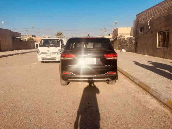 سورنتو 
مديل 16
رقم واسط نكليزي بسمي 
سته سندر 
سبعه راكب 
ثلاثه قطع تبريد 
كشنات جلد 
كشن كهربائي 
شاشه كبيره 

***********
