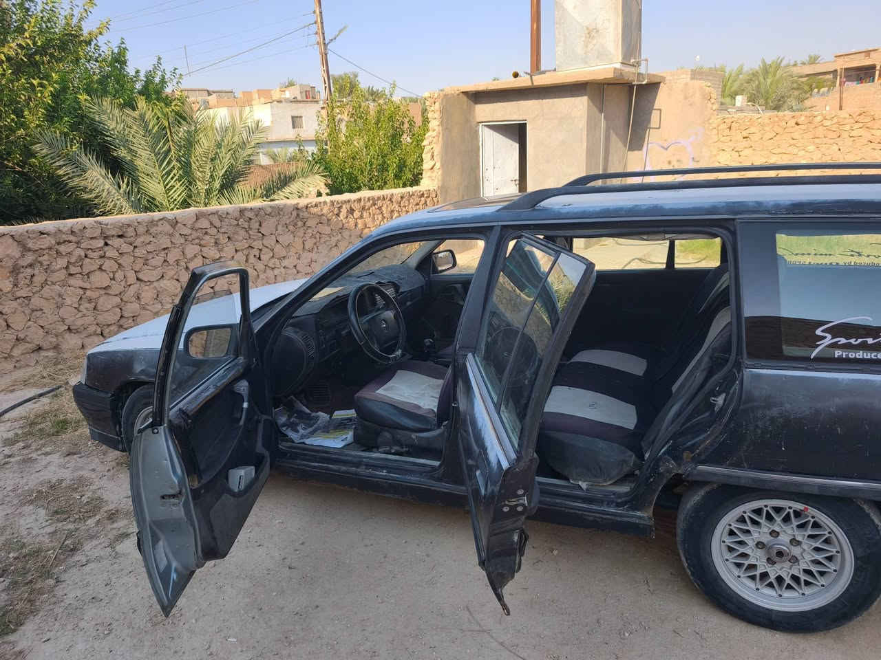 اوميكه موديل 93 كير محرك كفاله
دواخله نضيفه 
كهربائيات كله شغاله
 تخم تاير ويل كب 
رقم انبار تحويل مباشر 
السياره ماناقصه شي ترايك وين ماتحب 
ماكان السياره حديثه بروانه 
سعره  20بيه مجال 
***********
