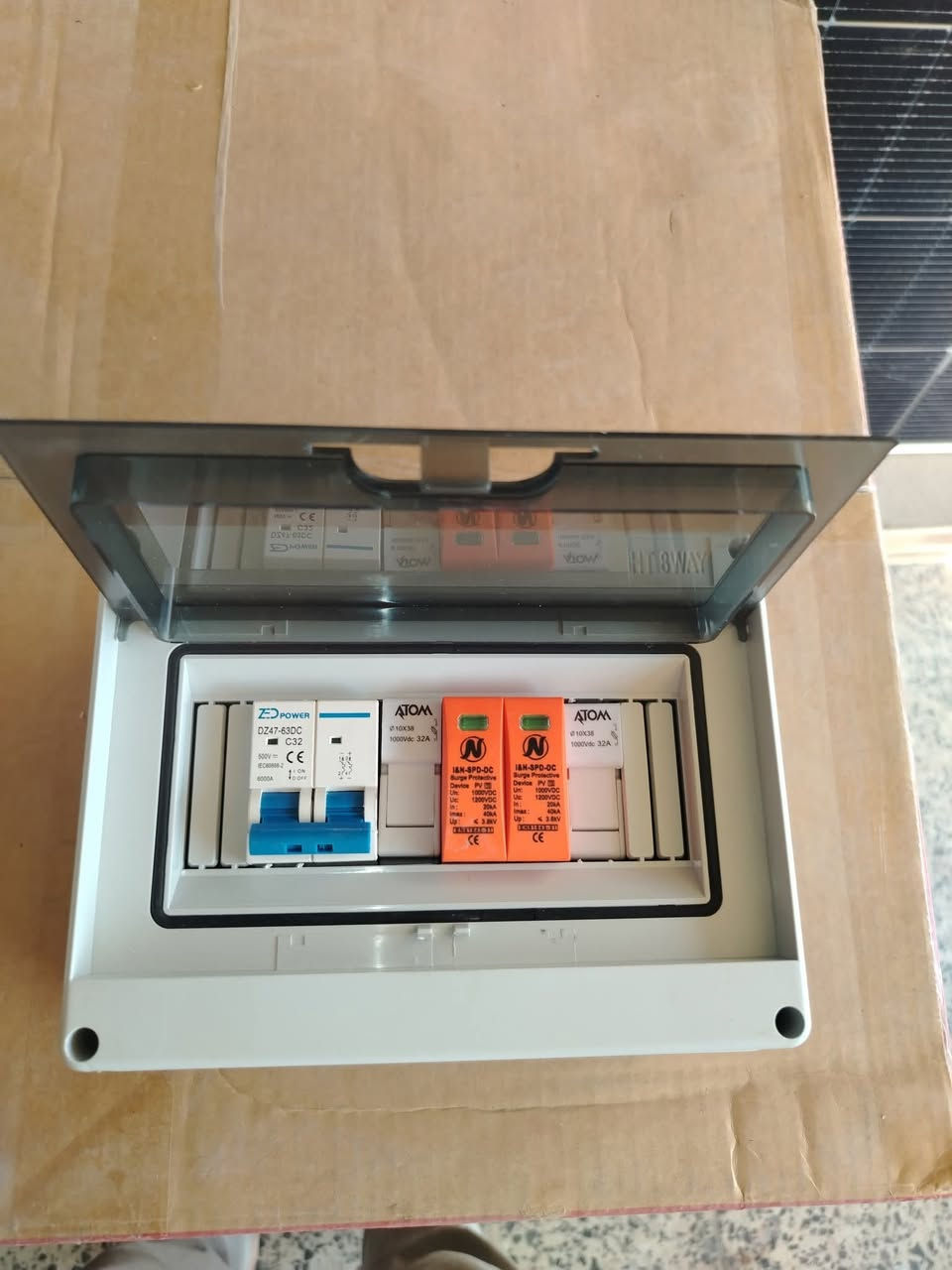 متوفر انفرتر 3.2kw
24فولت تحمله 8امبير مرتاح هو 13امبير 
يشيل الواح 8 
ايضا متوفر بطاريات ليثيوم 200امبير 24فولت تسحب منه 5امبيرثلاث ساع اتونص
 وبورد قواطع قواطع السعر مليون و500الف 
 واتساب ***********
