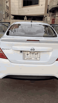 نيسان سني نظيفة جداً ماشية 60 الف بيها خدوش بسيطة بحكم الشارع ***********
