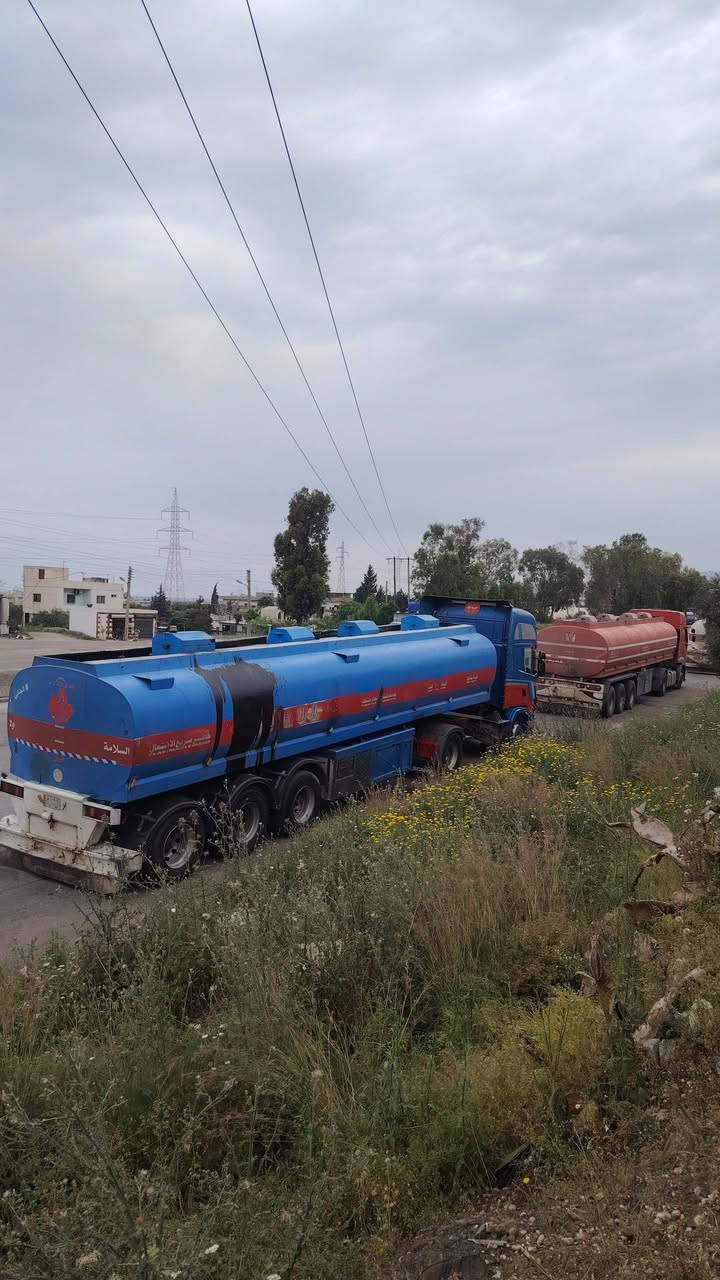 السلام عليكم سكانيا صهريج موديل ٢٠٠٢ محرك ٤٢٠ بدون تنقيص تبريد شغال تخم تاير راس وعربانه بيها زوج نص عمر تانكي سبرنك مصلاوي بويلر كهربائي سياره شغاله ع الخط وجاهزه وسنويه لل ٢٨ بالرقم الإنكليزي باقي بس الاستلام اللوحات الاستفسار ***********
