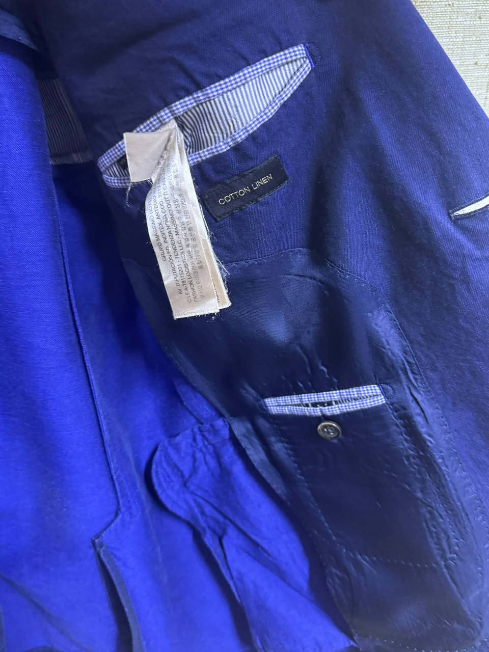 السلام عليكم
ستره ماسيمو ديوتي ايطالي لون ازرق حبري مع تقليم خفيف برتقالي احلى من الصور اخت الجديدة مغسوله ومكويه جاهزة  دكمتين فتحتين 

قياس 50 دروب 60

وزن 75 لل 80 توب التوب 

السعر 25 الف يوجد توصيل

***********
