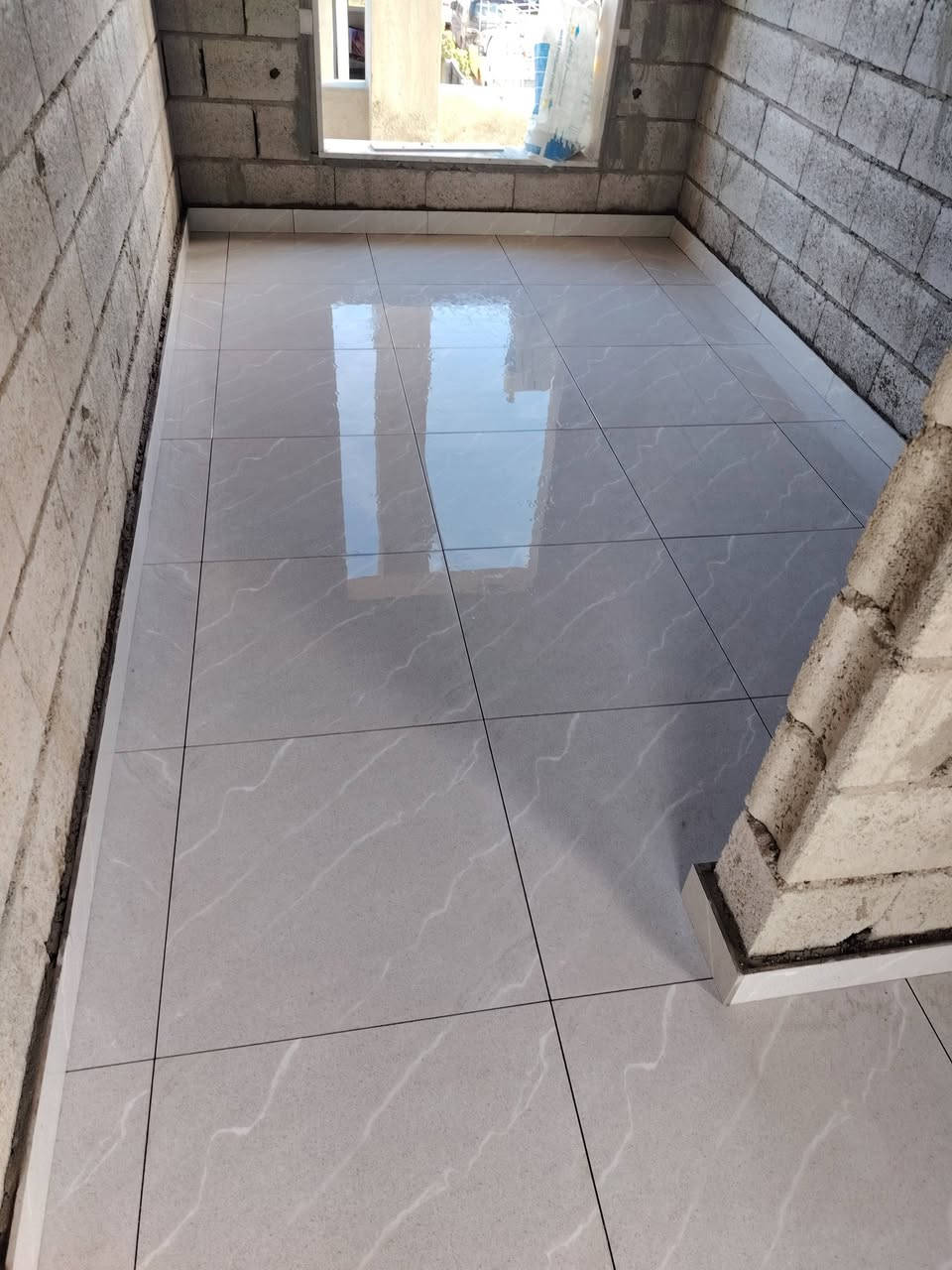 سلام عليكم اسطه سيراميك شغل شرط اشراف هندسي لتواصل ***********
