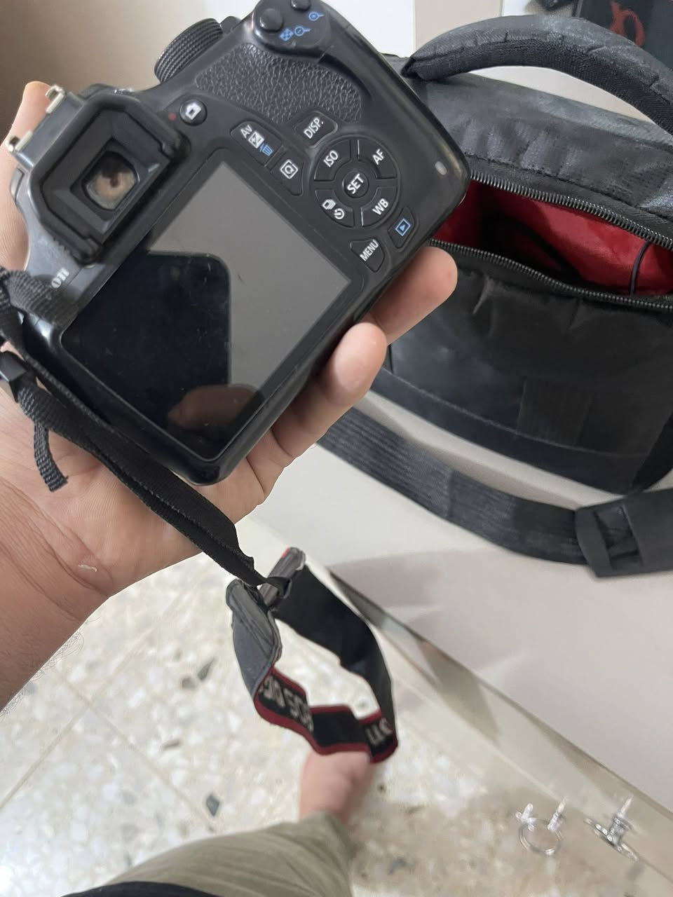 كامرة مع مافه ملحقاتها مثل ما موضح بالصورا للبيع. السعر 400مكاني بغداد جديدة ***********
