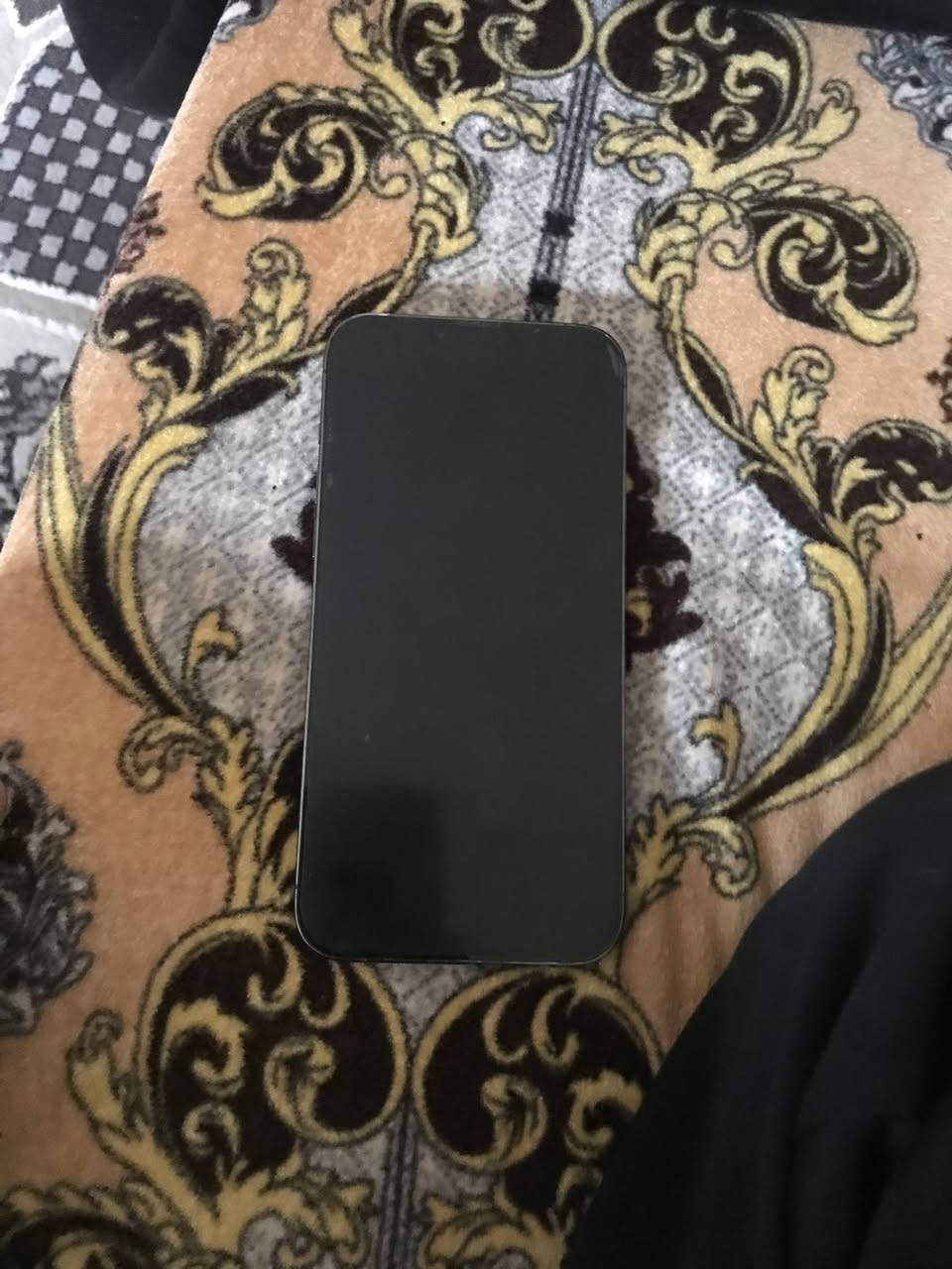 السلام عليكم ايفون ١٣برو ماكس  ما مفتوح بطاريه ٩٣ ذاكره ٢٥٦ رايده ب٧٨٠ وبيه مجال حيل نضيف ***********
