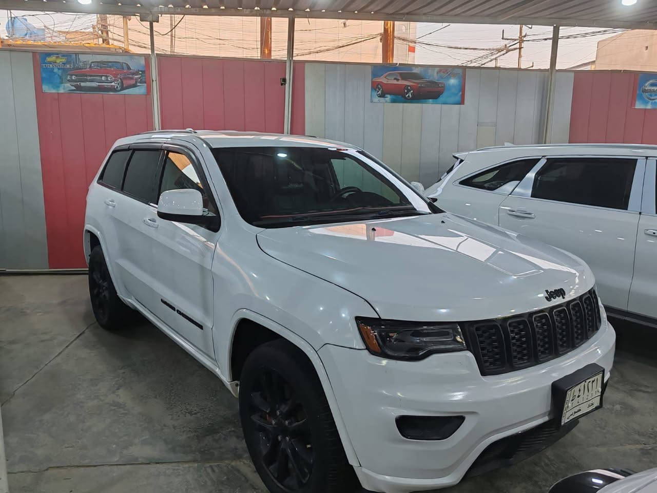 للبيع | جيب جراند شيروكي Black Top موديل 2021
🚗 الموديل: 2021
🎨 الفئة: Black Top
⚪ اللون: أبيض
📏 المسافة المقطوعة: 17,000 ميل فقط(حقيقي) 
💵 السعر المطلوب: 24,000 دولار
المواصفات: ✅ محرك 3.6 لتر (V6)
✅ ناقل حركة أوتوماتيك
✅ دفع رباعي (4×4)
✅ جنوط سوداء Black Top
✅ شاشة لمس ونظام معلومات وترفيه
✅ كاميرا خلفية وحساسات
✅ مقاعد جلد
✅ تشغيل بصمة (Keyless Start)
✅ تكييف ثنائي المناطق
✅ إضاءة LED
✅ فتحة سق
✨ السيارة بحالة ممتازة جداً، استخدام خفيف، جاهزة ولا تحتاج أي مصروف.
📍 الموقع: بغداد/ كراده 
📞 للاستفسار والمراسلة على الخاص أو الاتصال.
‏‪***********‬‏
