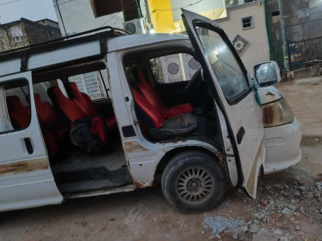 فتون لبيع جاهزة راعية متوفي مكينة فيفيتي 2500 السعر 20 وبيهة مجال هاتف***********
